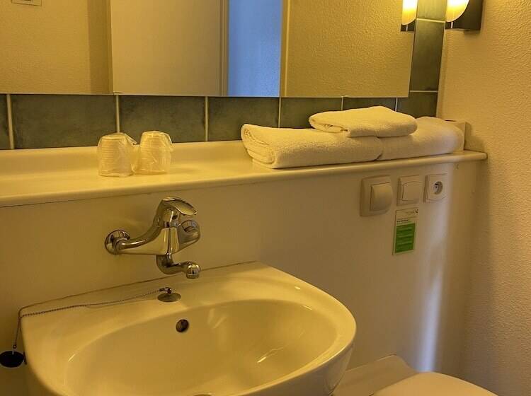 스탠다드 룸 더블 침대, Campanile Cahors