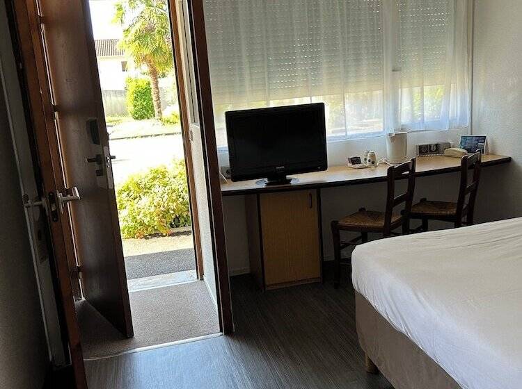 스탠다드 룸 더블 침대, Campanile Cahors