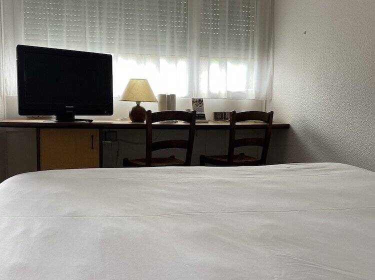 스탠다드 룸 더블 침대, Campanile Cahors