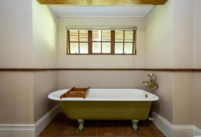 标准间, Halliwell Country Inn