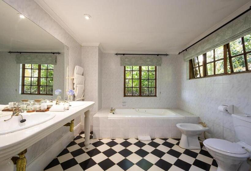 בקתת חדר, Halliwell Country Inn