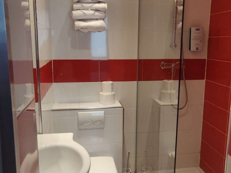 スタンダードルーム, Kyriad Paris 10   Canal Saint Martin   République