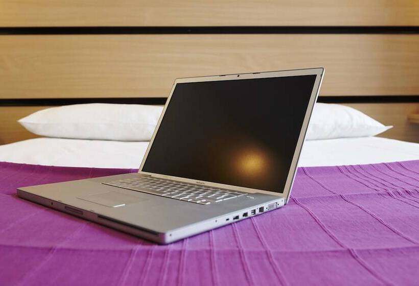 スタンダードルーム, Kyriad Paris 10   Canal Saint Martin   République