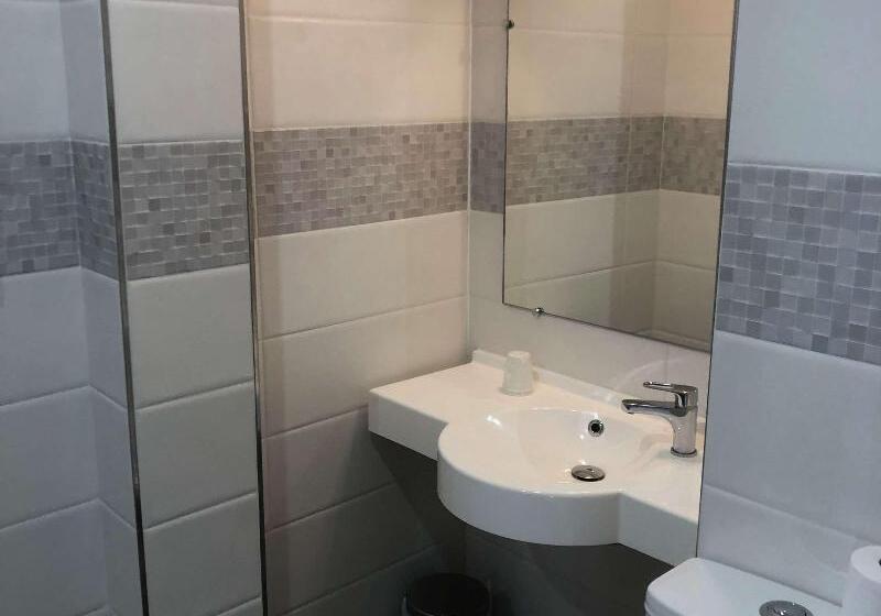 اتاق استاندارد, Kyriad Paris 10   Canal Saint Martin   République