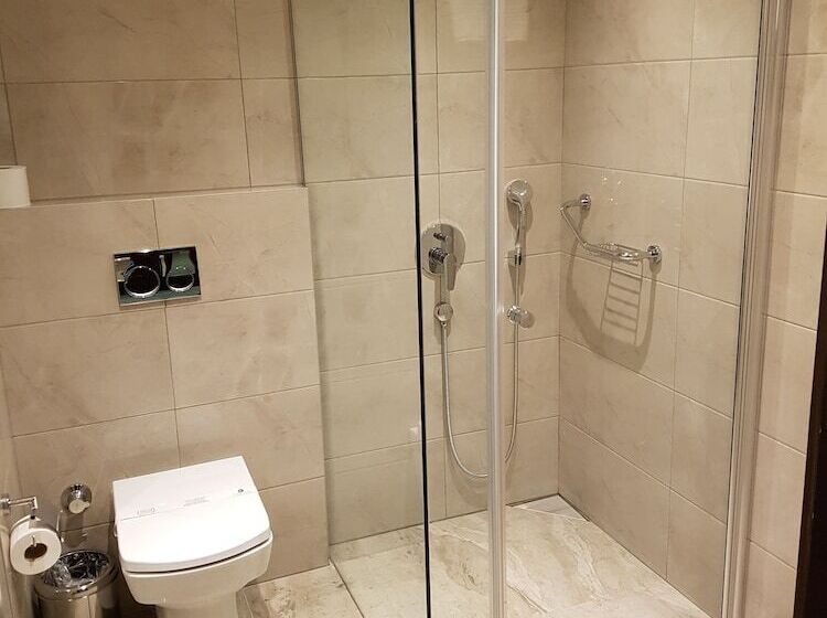 חדר דלוקס, Karaca