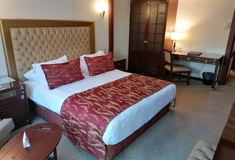 חדר סטנדרט, Karaca