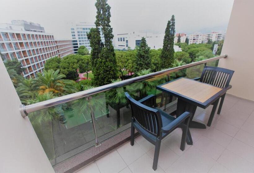 חדר דלוקס, Karaca