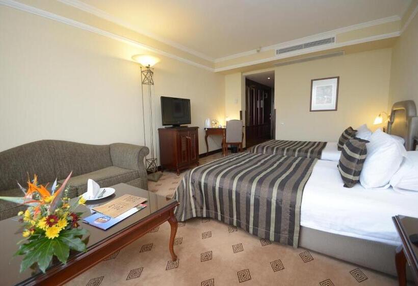 חדר סטנדרט, Karaca