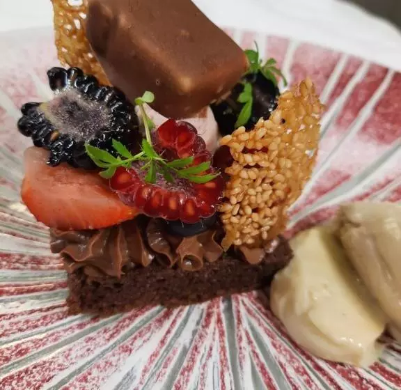 اتاق استاندارد, Logis Hôtel Restaurant Le Medicis