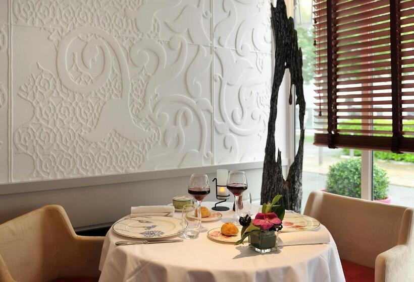 Полулюкс, Logis Hôtel Restaurant Le Medicis