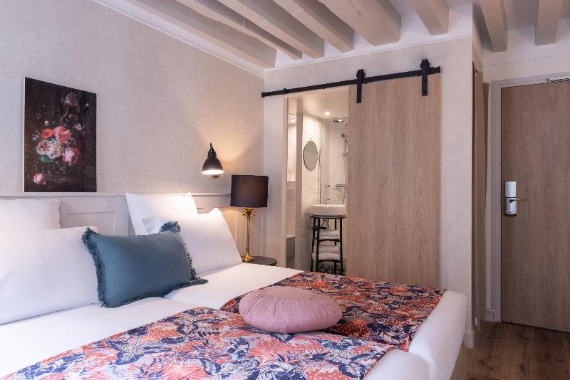 Camera Standard, Touraine Opera