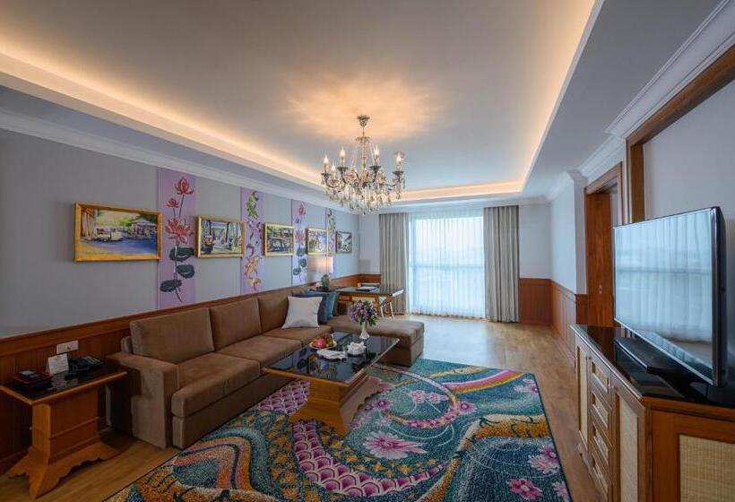 سوییت اجرایی, The Empress Hotel   Sha Extra Plus
