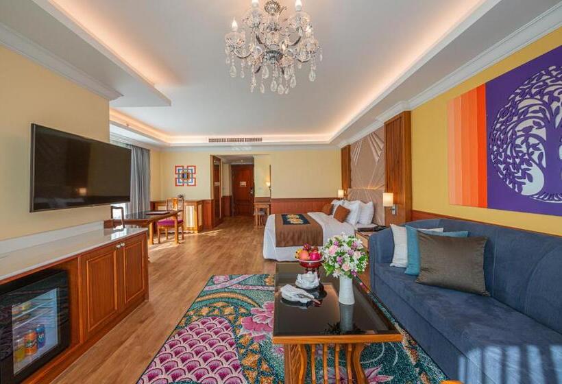 标准工作室, The Empress Hotel   Sha Extra Plus