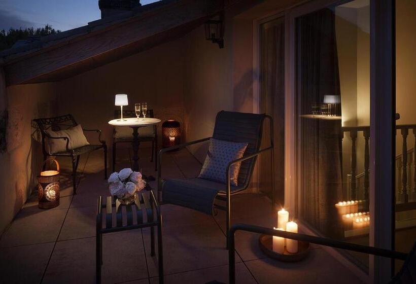 جناح عائلي, Château De Montcaud