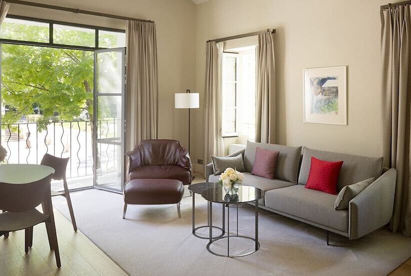 شقة غرفة واحدة, Château De Montcaud