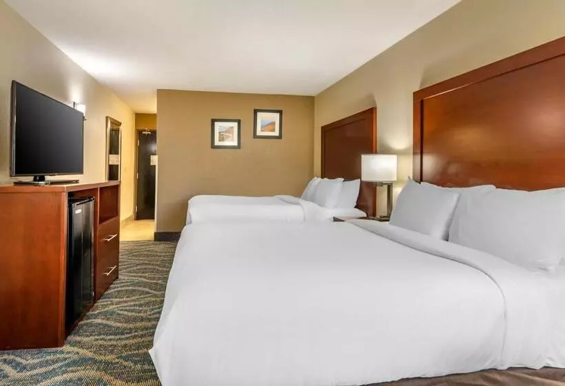 2ダブルベッドのスタンダードルーム, Comfort Inn Asheville East Blue Ridge Pkwy Access