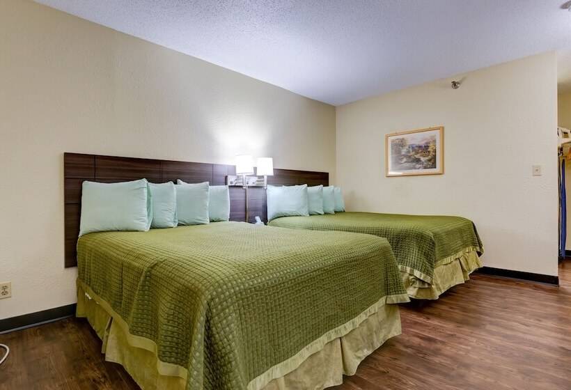 带2个双人床的标准工作室, Continental Inn Charlotte