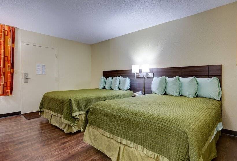 带2个双人床的标准工作室, Continental Inn Charlotte