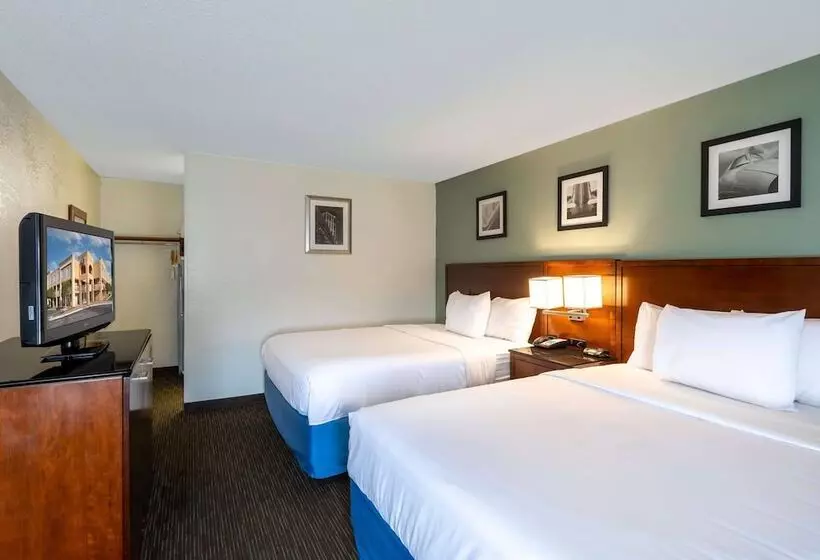 ２ダブルベッドのスタンダードルーム, Days Inn By Wyndham Greenville