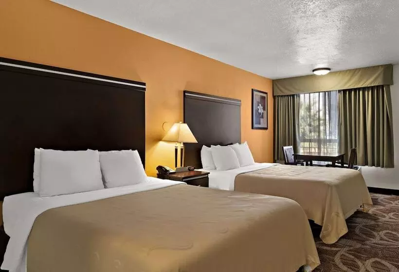 ２ダブルベッドのスタンダードルーム, Quality Inn Saint George South Bluff