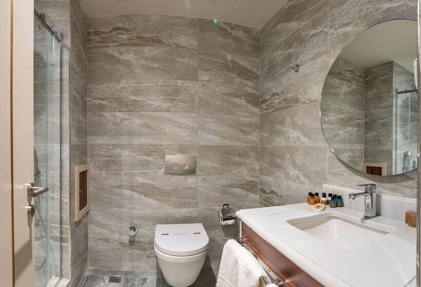 اتاق خانوادگی تودرتو, Golden Royal Hotel & Spa