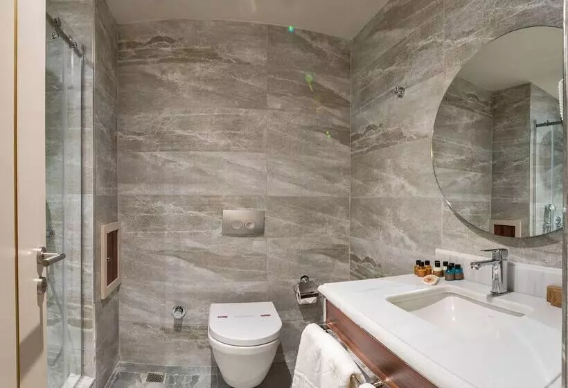 اتاق خانوادگی تودرتو, Golden Royal Hotel & Spa