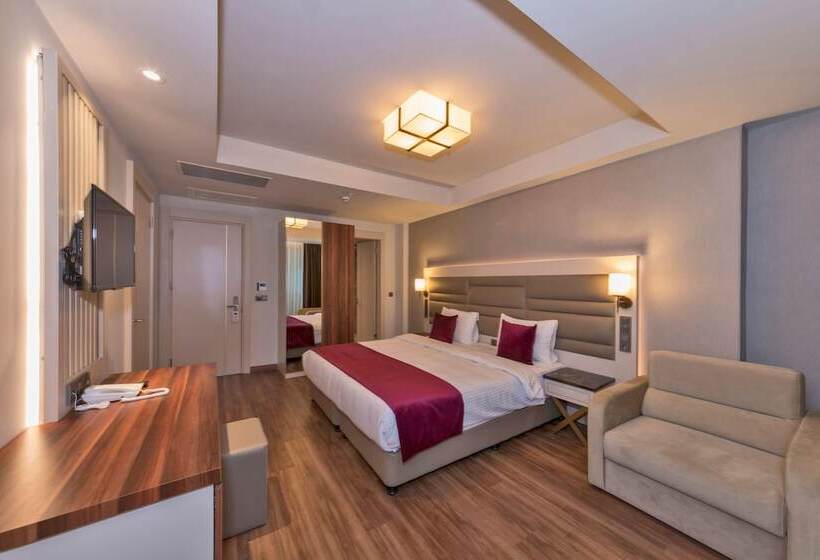 اتاق خانوادگی تودرتو, Golden Royal Hotel & Spa