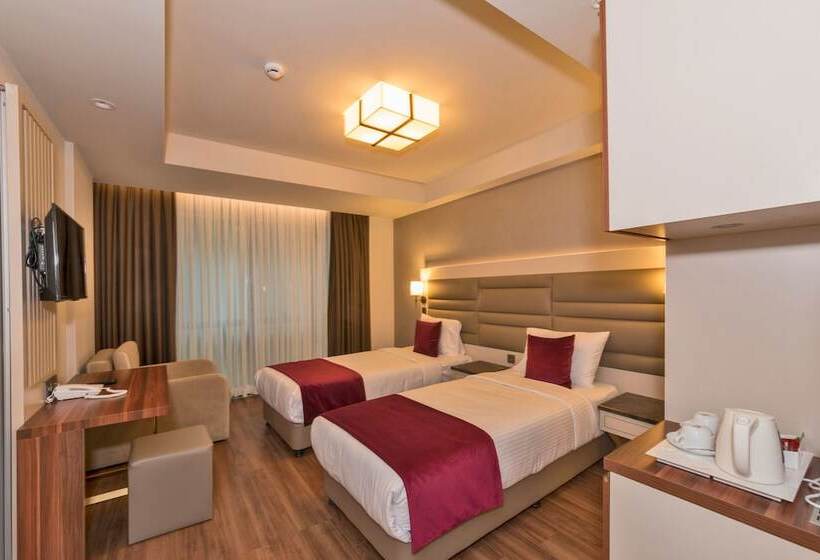 اتاق خانوادگی تودرتو, Golden Royal Hotel & Spa