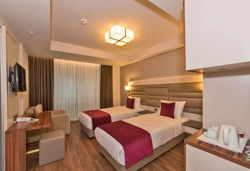 اتاق خانوادگی تودرتو, Golden Royal Hotel & Spa