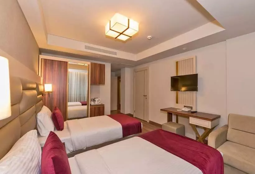 اتاق خانوادگی تودرتو, Golden Royal Hotel & Spa
