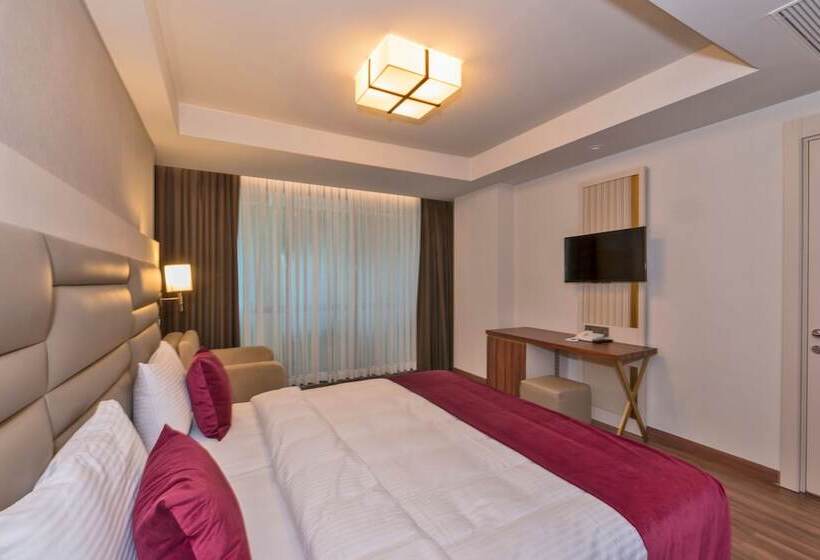 اتاق خانوادگی تودرتو, Golden Royal Hotel & Spa