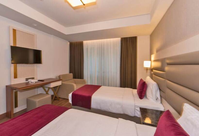 اتاق خانوادگی تودرتو, Golden Royal Hotel & Spa