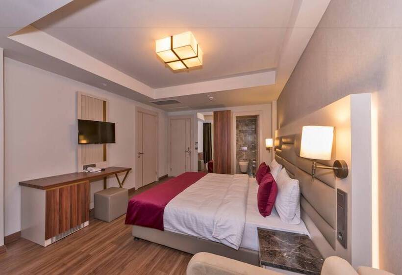 اتاق خانوادگی تودرتو, Golden Royal Hotel & Spa