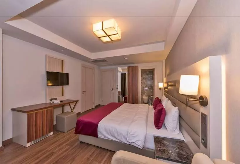 اتاق خانوادگی تودرتو, Golden Royal Hotel & Spa