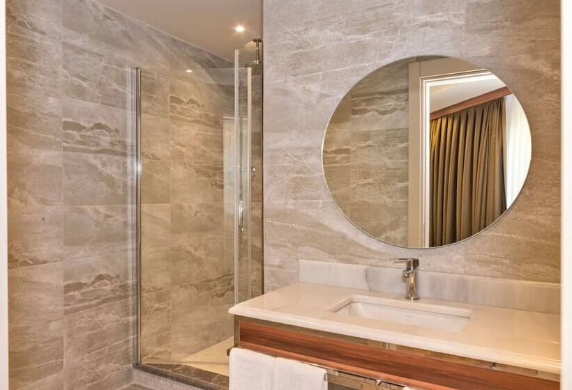 سوییت خانوادگی, Golden Royal Hotel & Spa