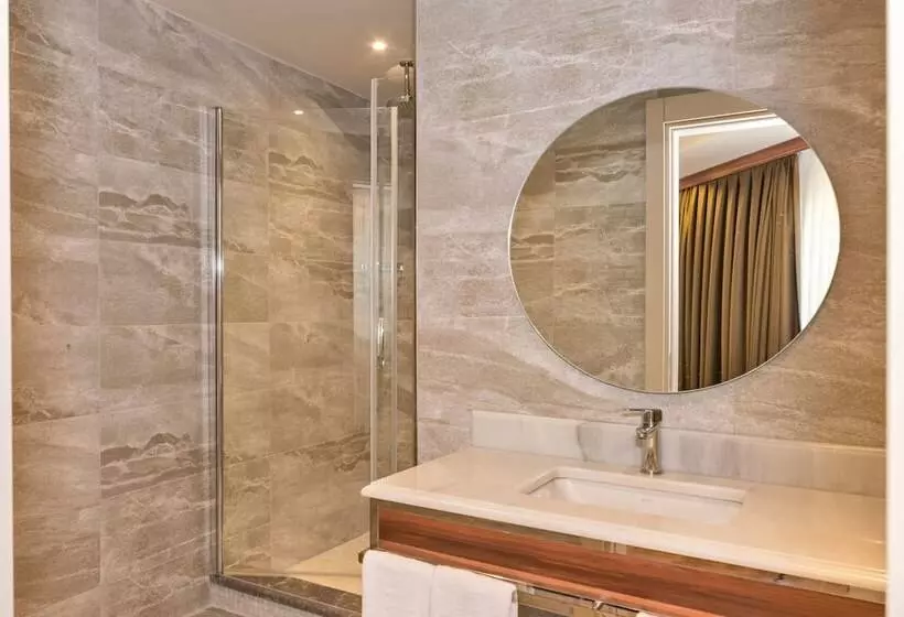 سوییت خانوادگی, Golden Royal Hotel & Spa