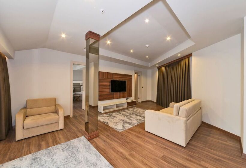 سوییت خانوادگی, Golden Royal Hotel & Spa