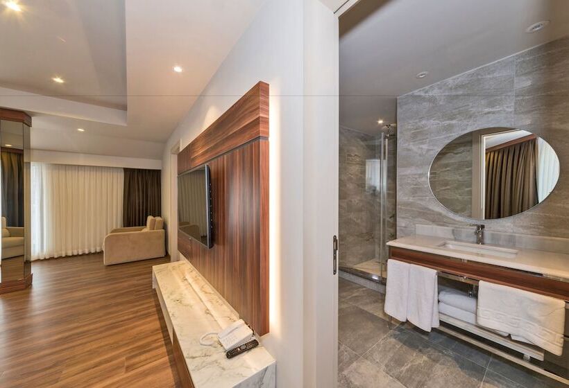 سوییت خانوادگی, Golden Royal Hotel & Spa