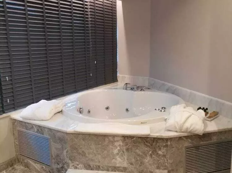 سوییت سوپریور با چشمانداز دریا, Golden Royal Hotel & Spa