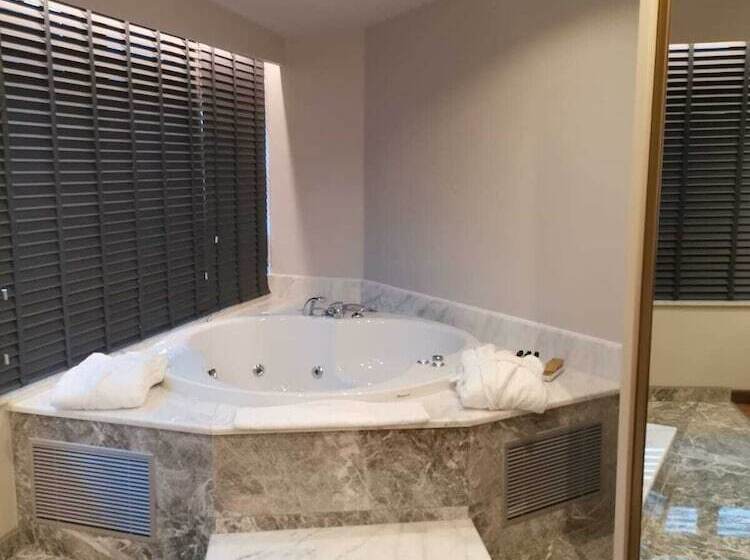 سوییت سوپریور با چشم‌انداز دریا, Golden Royal Hotel & Spa
