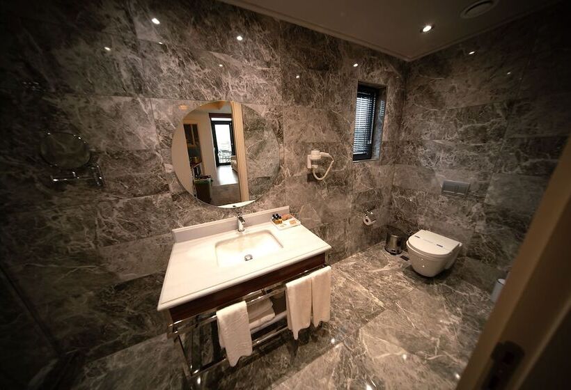 سوییت جونیور, Golden Royal Hotel & Spa