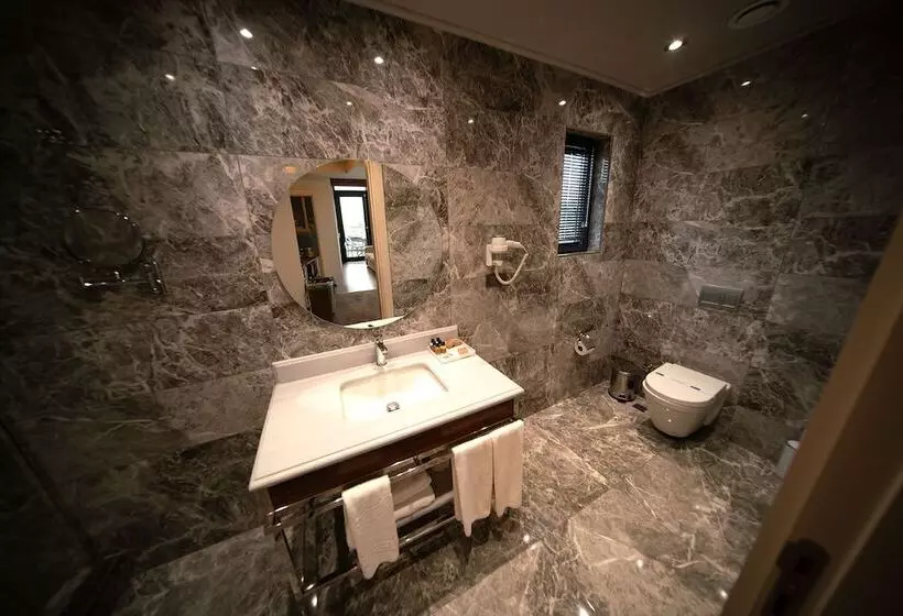 سوییت جونیور, Golden Royal Hotel & Spa