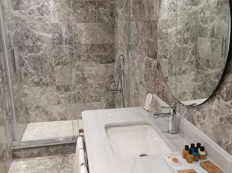 سوییت جونیور, Golden Royal Hotel & Spa