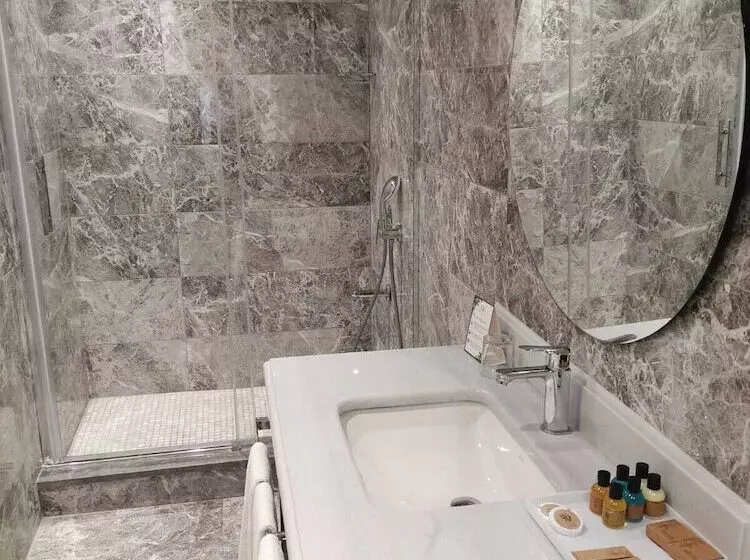 سوییت جونیور, Golden Royal Hotel & Spa