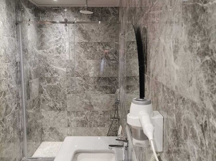 سوییت جونیور, Golden Royal Hotel & Spa