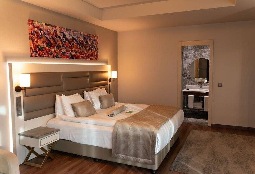 سوییت جونیور, Golden Royal Hotel & Spa