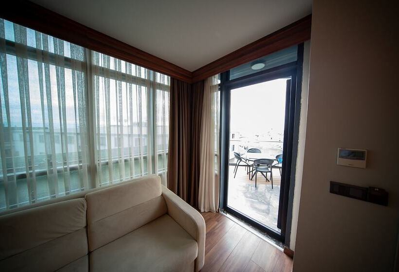 سوییت جونیور, Golden Royal Hotel & Spa
