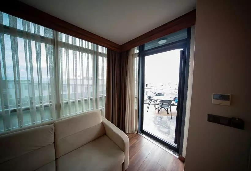سوییت جونیور, Golden Royal Hotel & Spa