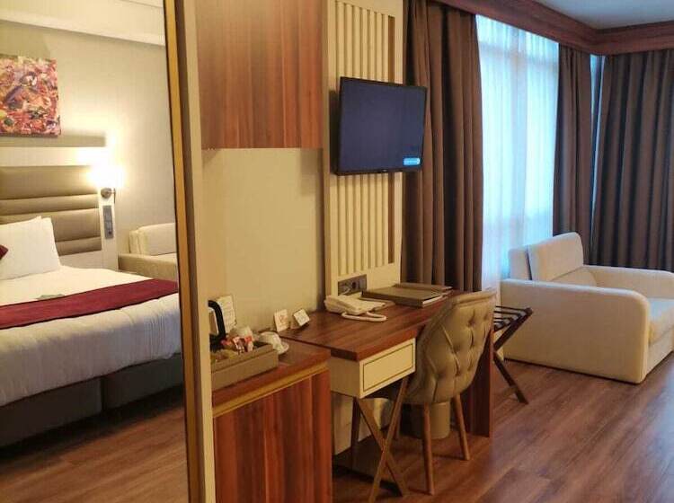 سوییت جونیور, Golden Royal Hotel & Spa