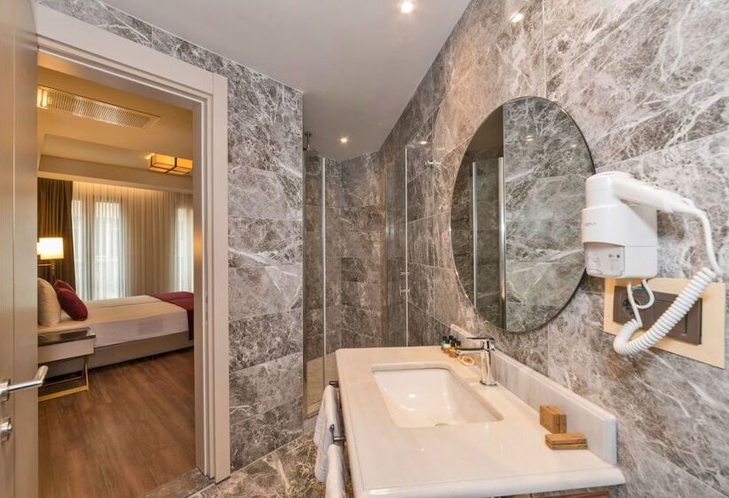 اتاق لوکس سه تخته, Golden Royal Hotel & Spa